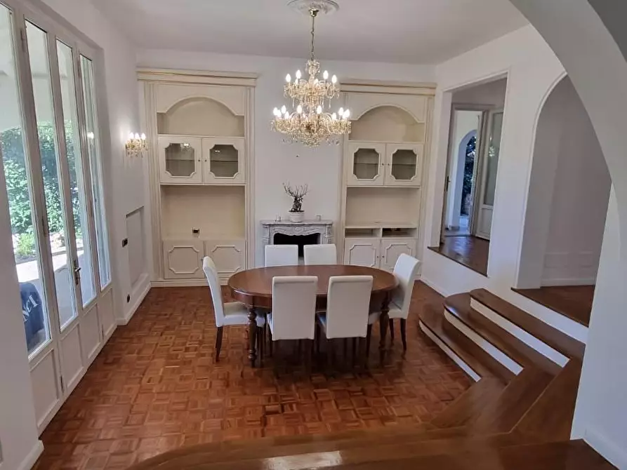 Immagine 9 di Villa in vendita  a San Giuliano Terme