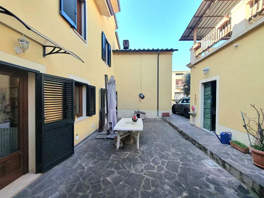 Immagine 81 di Casa semindipendente in vendita  a Capannori