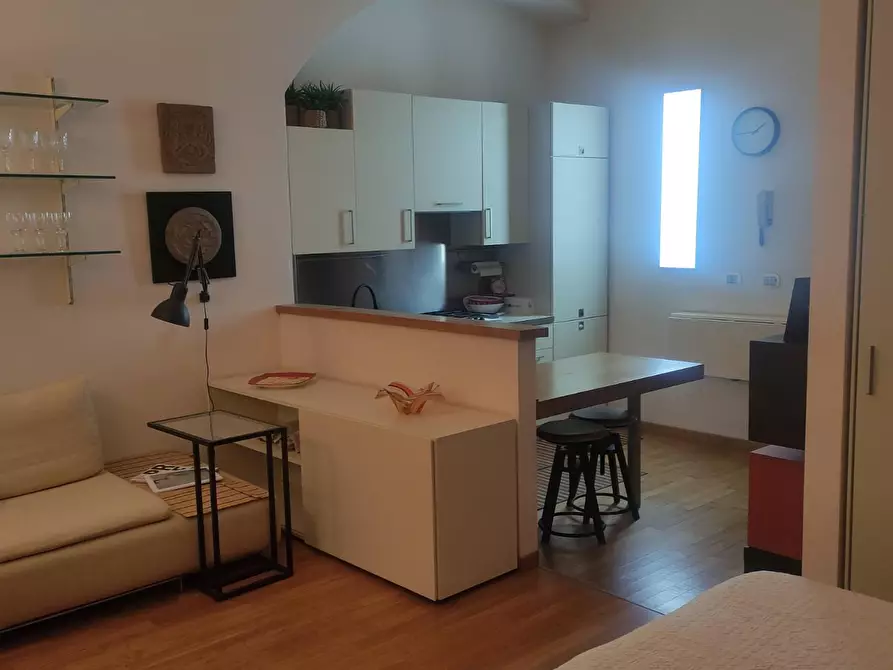 Immagine 4 di Appartamento in vendita  a Livorno