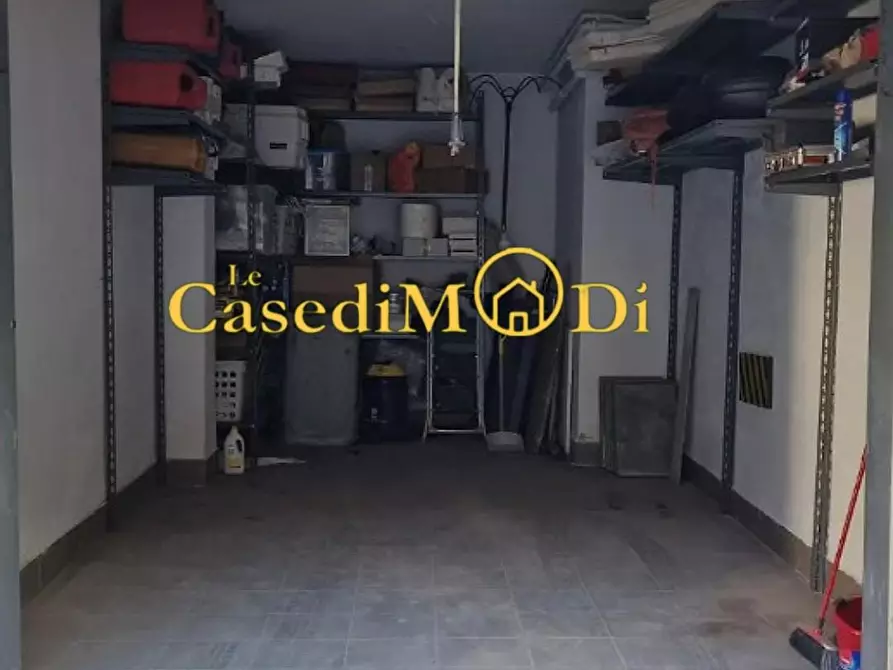 Immagine 2 di Garage in vendita  a Livorno