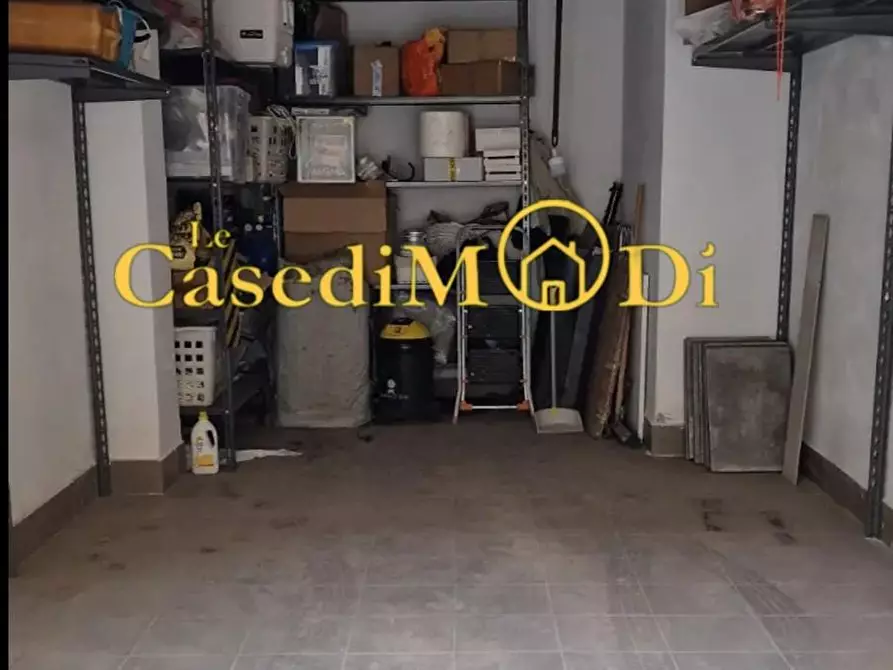 Immagine 4 di Garage in vendita  a Livorno