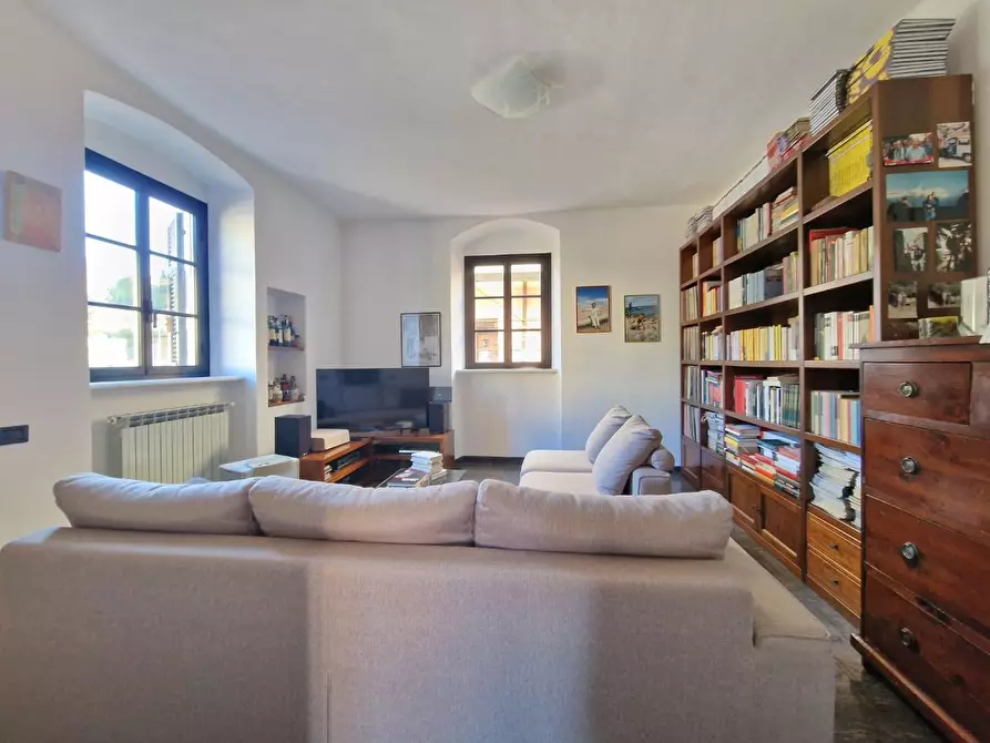 Immagine 2 di Appartamento in vendita  a Carrara