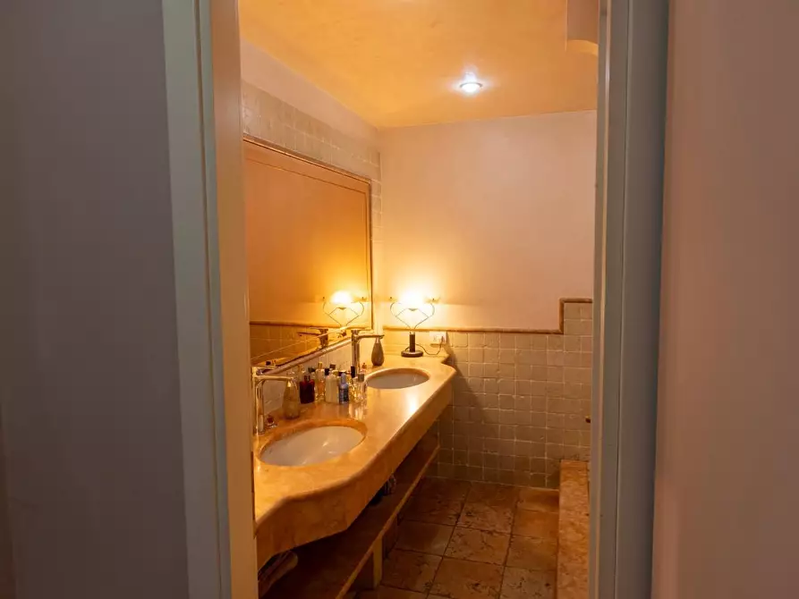 Immagine 80 di Villa in vendita  a San Miniato