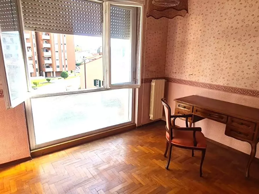 Immagine 13 di Appartamento in vendita  a Livorno