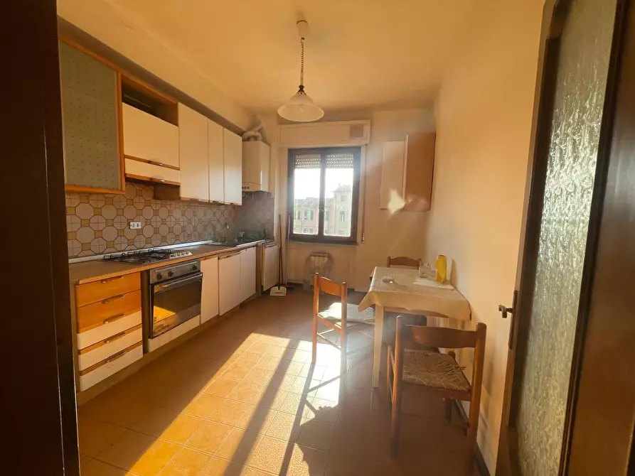 Immagine 2 di Appartamento in vendita  a Lucca