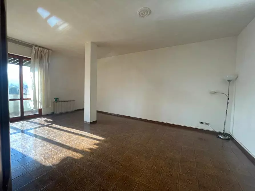 Immagine 4 di Appartamento in vendita  a Lucca