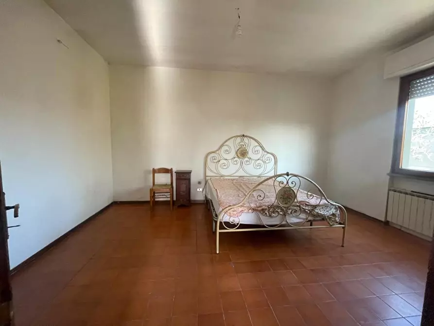 Immagine 11 di Appartamento in vendita  a Lucca