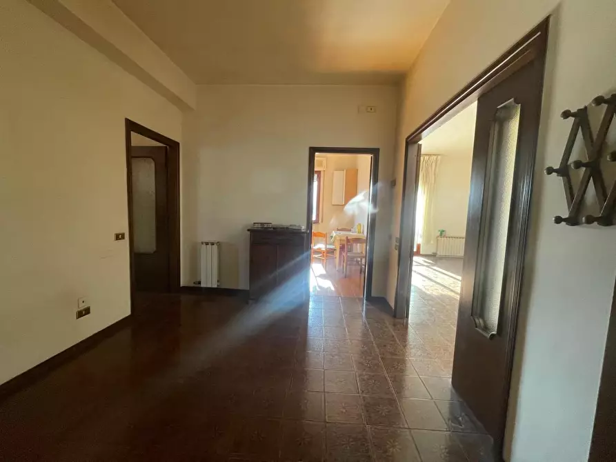 Immagine 3 di Appartamento in vendita  a Lucca