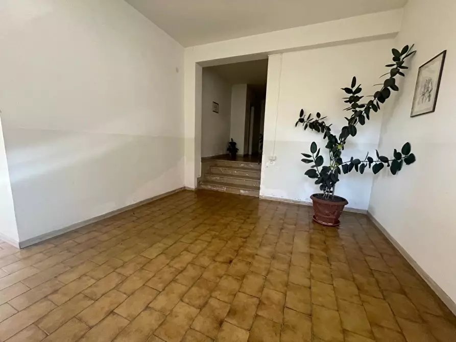 Immagine 16 di Appartamento in vendita  a Lucca