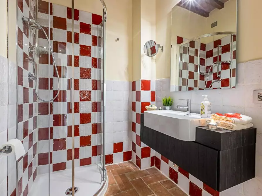 Immagine 21 di Villa in vendita  a Vecchiano