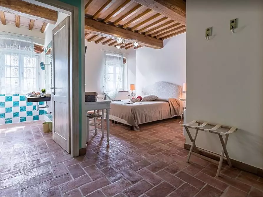 Immagine 10 di Villa in vendita  a Vecchiano