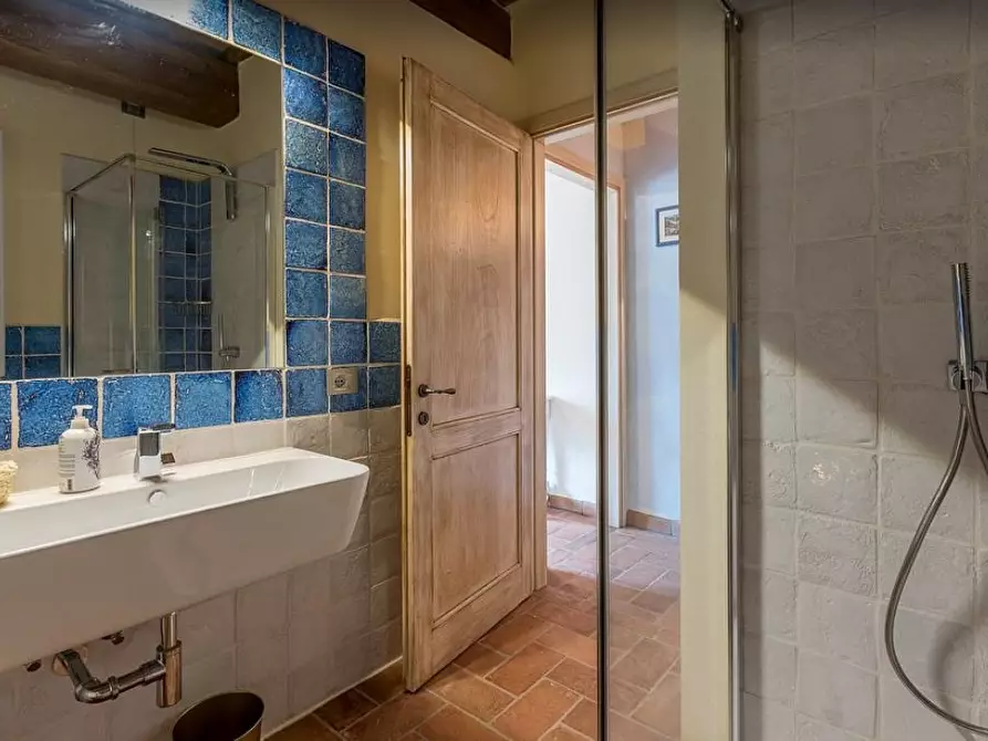 Immagine 17 di Villa in vendita  a Vecchiano