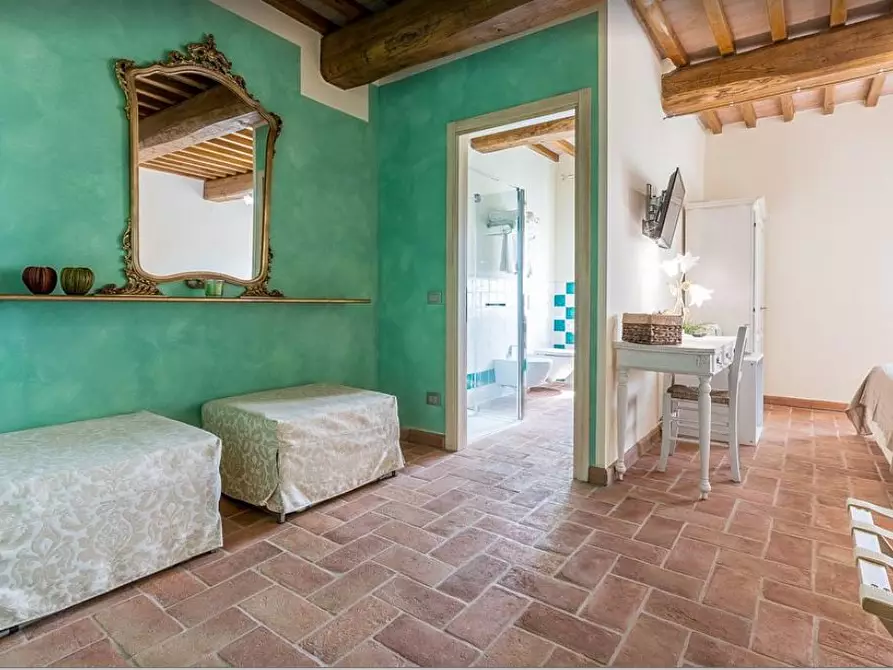 Immagine 13 di Villa in vendita  a Vecchiano