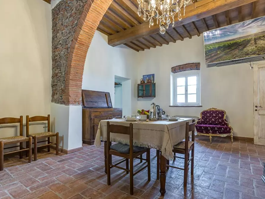 Immagine 3 di Villa in vendita  a Vecchiano