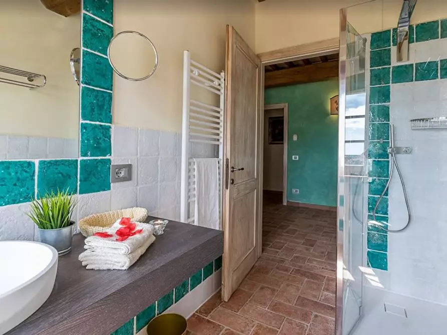 Immagine 18 di Villa in vendita  a Vecchiano