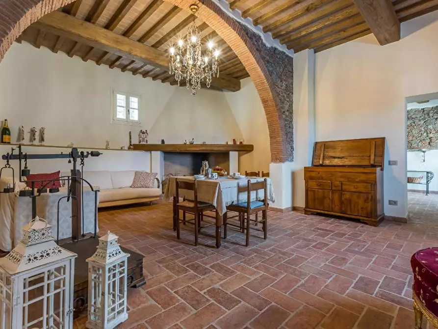 Immagine 2 di Villa in vendita  a Vecchiano