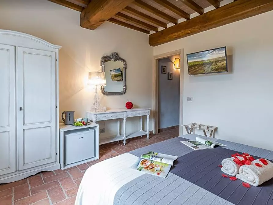 Immagine 15 di Villa in vendita  a Vecchiano