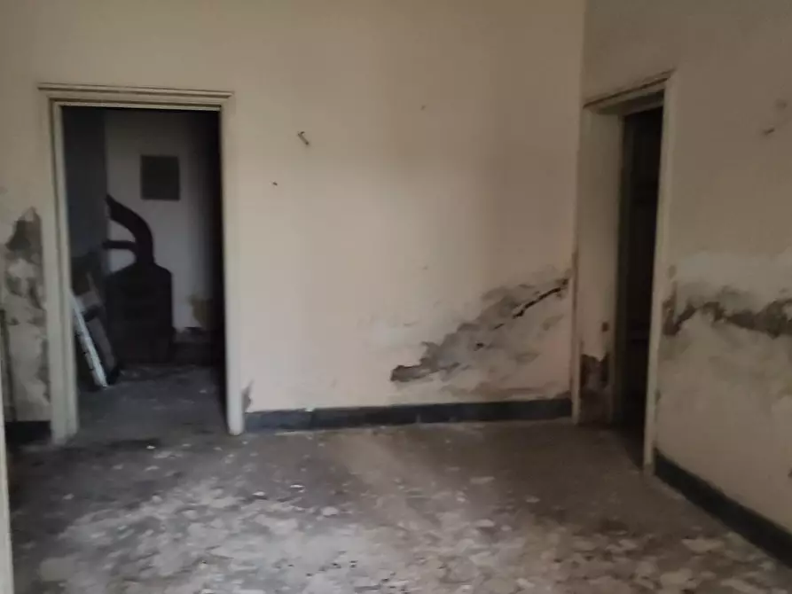 Immagine 5 di Palazzo in vendita  a Piombino