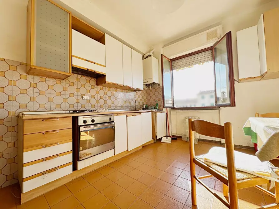 Immagine 3 di Appartamento in vendita  a Lucca