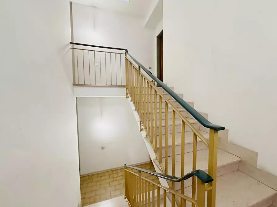 Immagine 15 di Appartamento in vendita  a Lucca