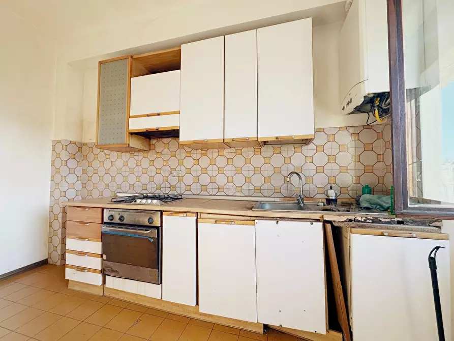 Immagine 4 di Appartamento in vendita  a Lucca