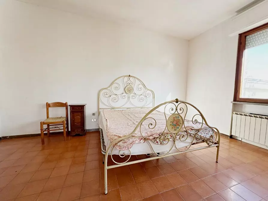 Immagine 8 di Appartamento in vendita  a Lucca