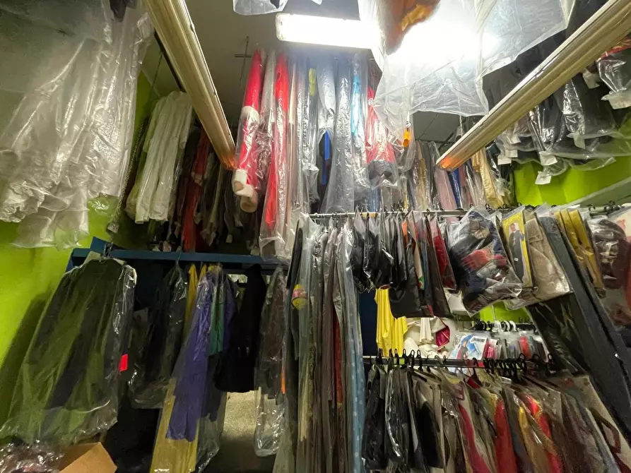 Immagine 5 di Attività commerciale in vendita  a Torino