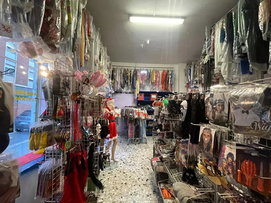 Immagine 10 di Attività commerciale in vendita  a Torino