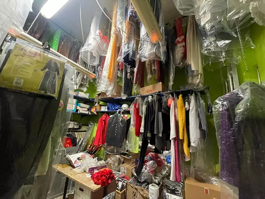 Immagine 2 di Attività commerciale in vendita  a Torino