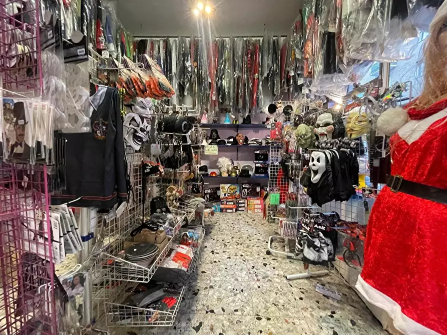 Immagine 12 di Attività commerciale in vendita  a Torino