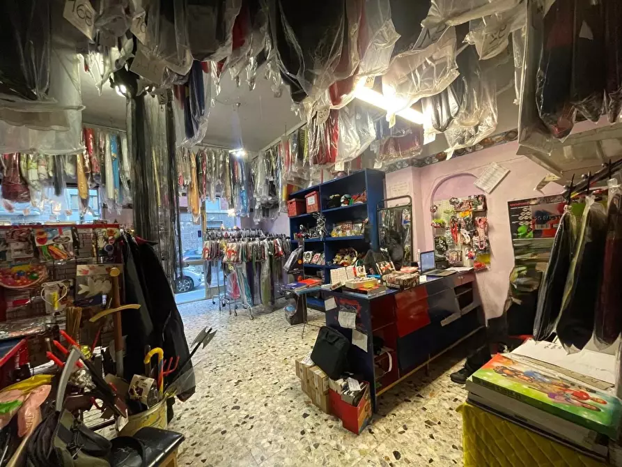 Immagine 14 di Attività commerciale in vendita  a Torino