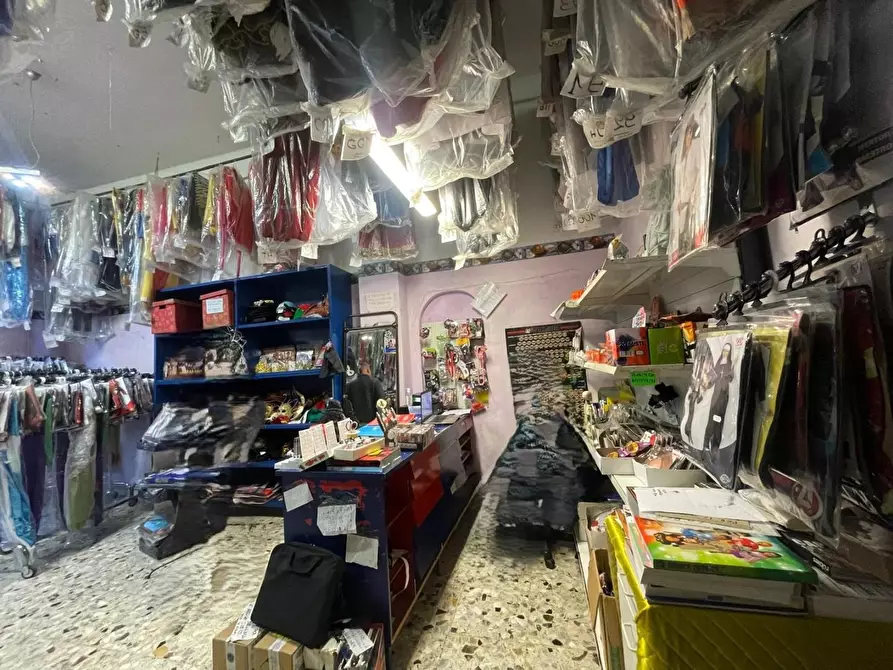 Immagine 13 di Attività commerciale in vendita  a Torino