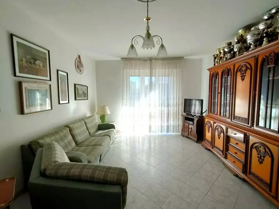 Immagine 3 di Appartamento in vendita  a Massa