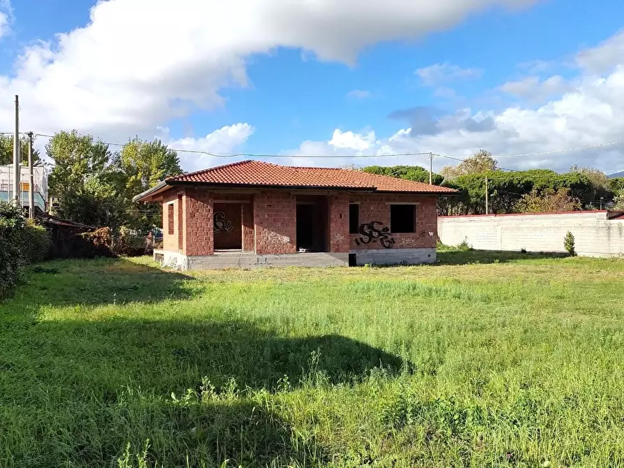 Immagine 1 di Casa indipendente in vendita  a Massa