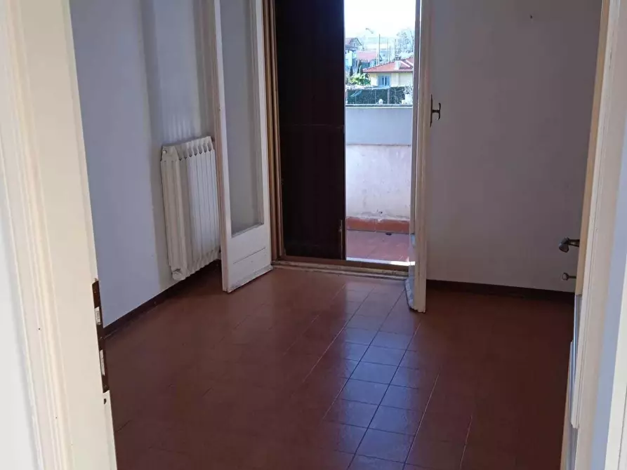 Immagine 10 di Villa in vendita  a Massa