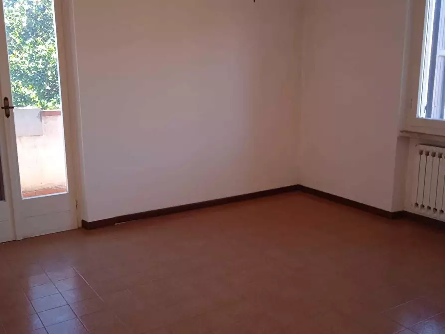 Immagine 9 di Villa in vendita  a Massa