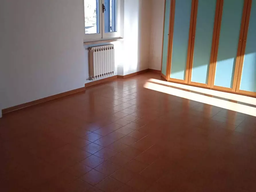 Immagine 11 di Villa in vendita  a Massa