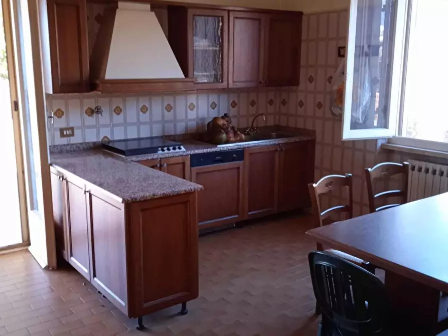 Immagine 2 di Villa in vendita  a Massa