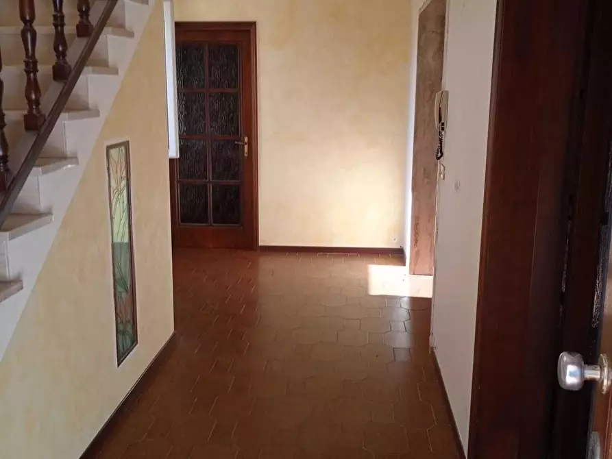 Immagine 6 di Villa in vendita  a Massa