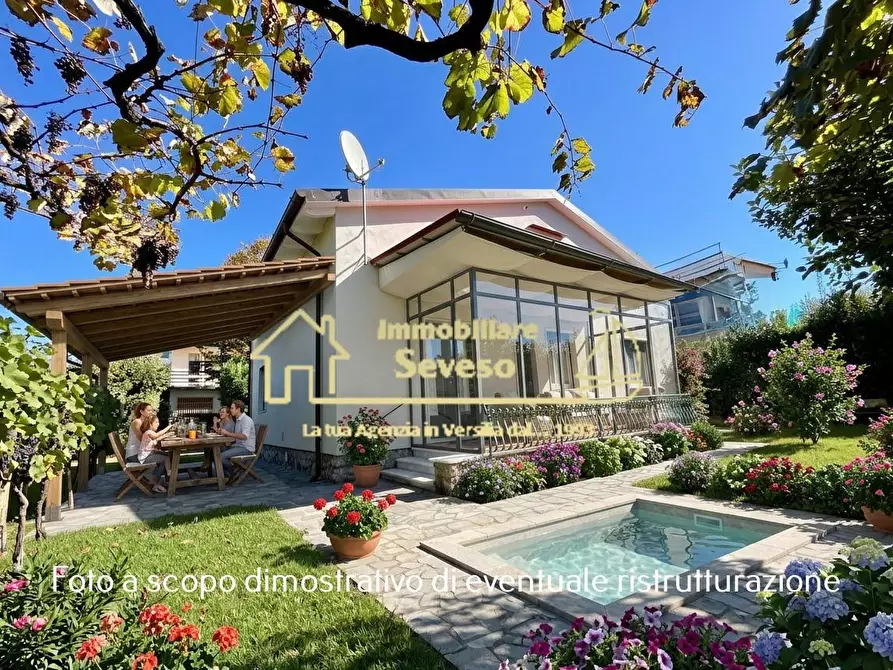 Immagine 1 di Casa indipendente in vendita  a Forte Dei Marmi