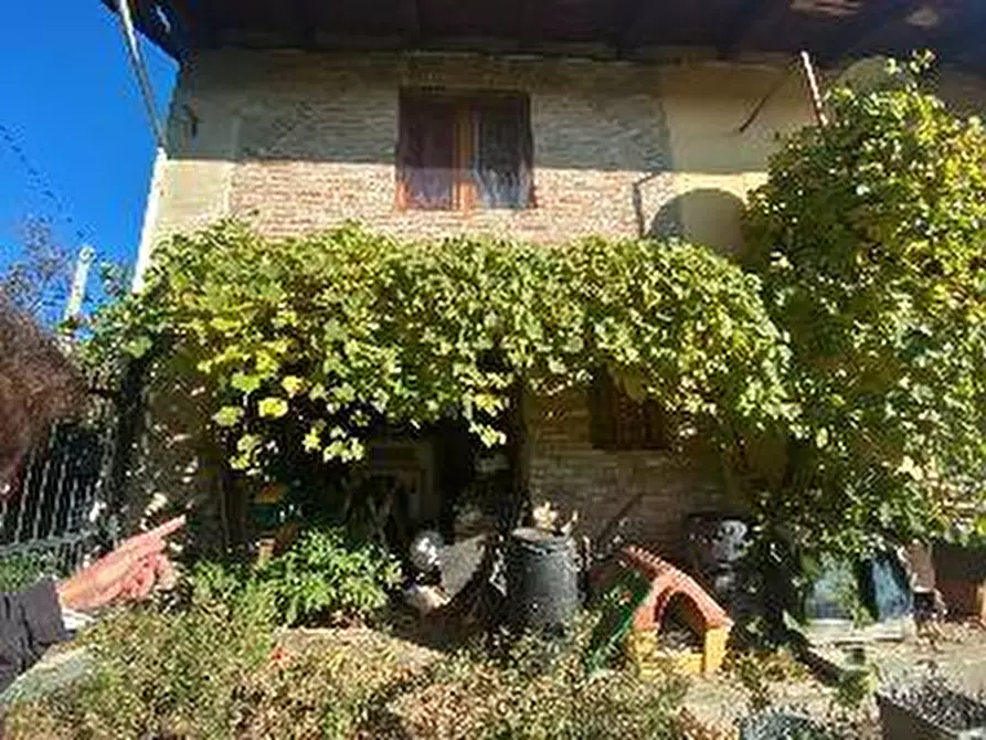 Immagine 1 di Casa colonica in vendita  a Pinerolo