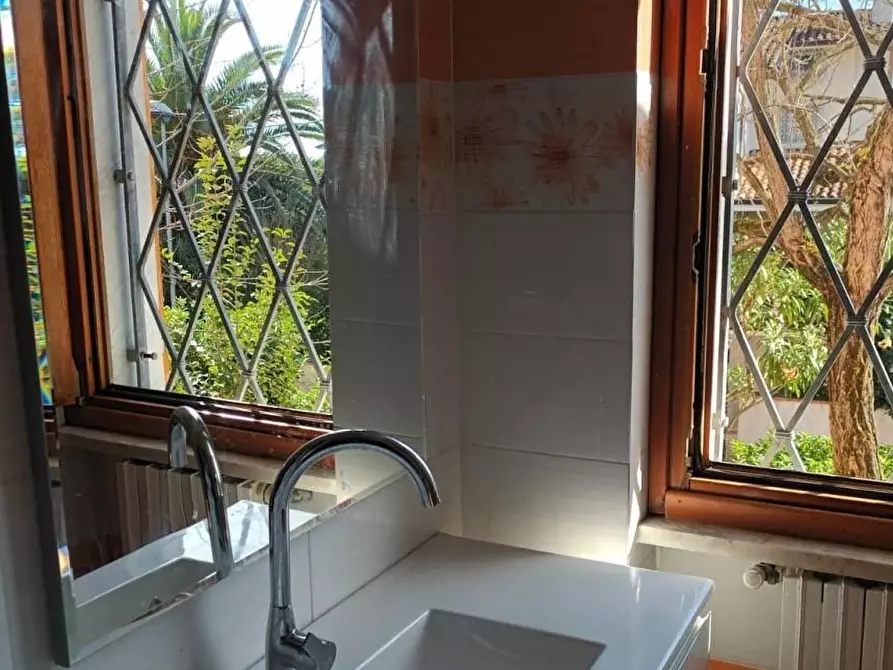 Immagine 26 di Casa trifamiliare in vendita  a Carrara