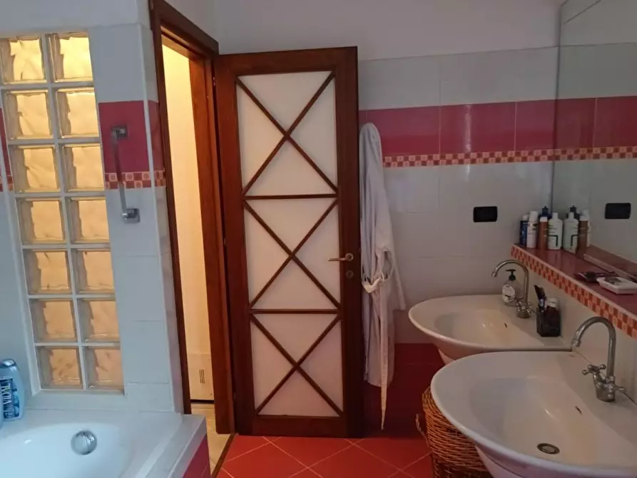 Immagine 24 di Casa trifamiliare in vendita  a Carrara