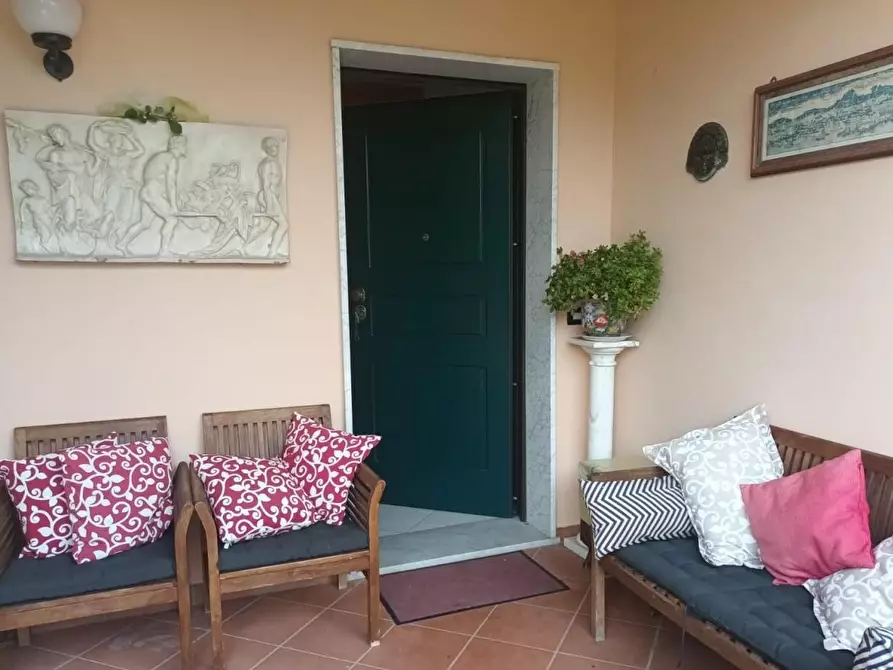 Immagine 1 di Casa trifamiliare in vendita  a Carrara