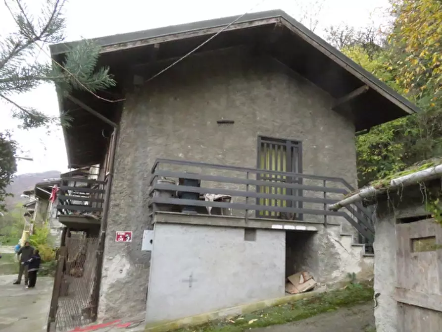 Immagine 1 di Villa in vendita  a Villar Focchiardo