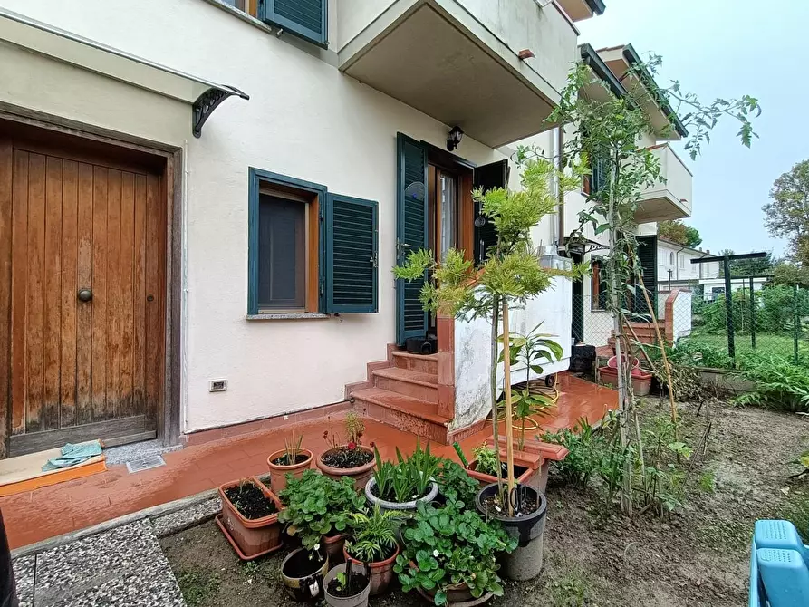 Immagine 36 di Villetta a schiera in vendita  a Vecchiano