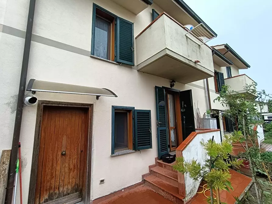 Immagine 37 di Villetta a schiera in vendita  a Vecchiano