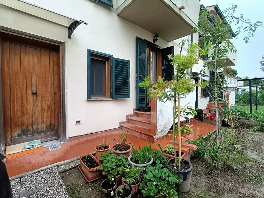 Immagine 35 di Villetta a schiera in vendita  a Vecchiano