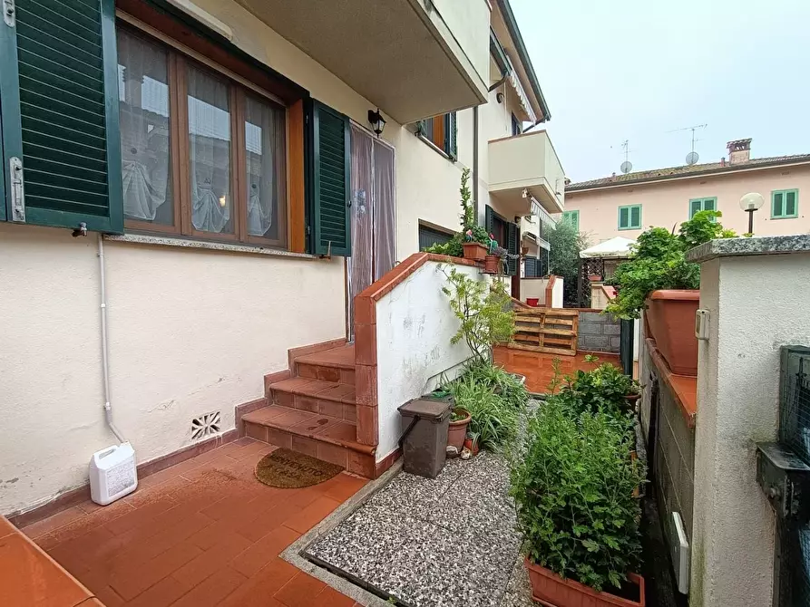 Immagine 38 di Villetta a schiera in vendita  a Vecchiano