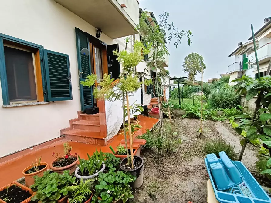 Immagine 34 di Villetta a schiera in vendita  a Vecchiano